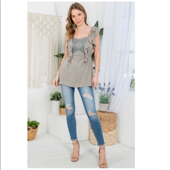 NEW Ryu Ruffles and Lace Top - Picture 2 of 8